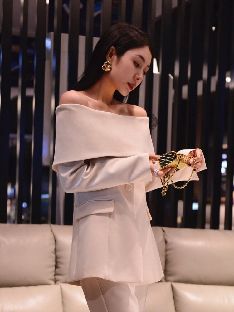 Chic Off-Shoulder Long Sleeve Blazer - Lively & Luxury
