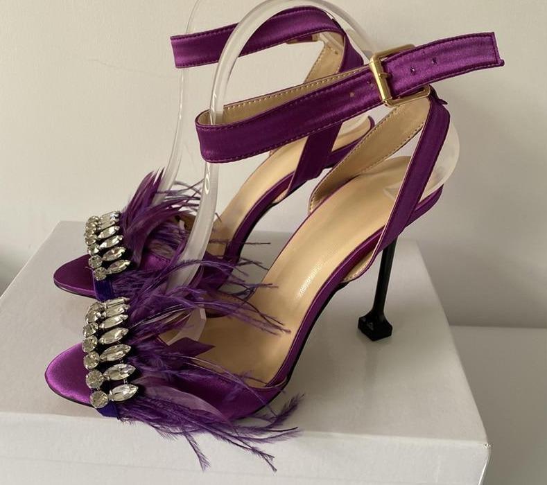 Dazzling Feather High Heels Sandals - Lively & Luxury
